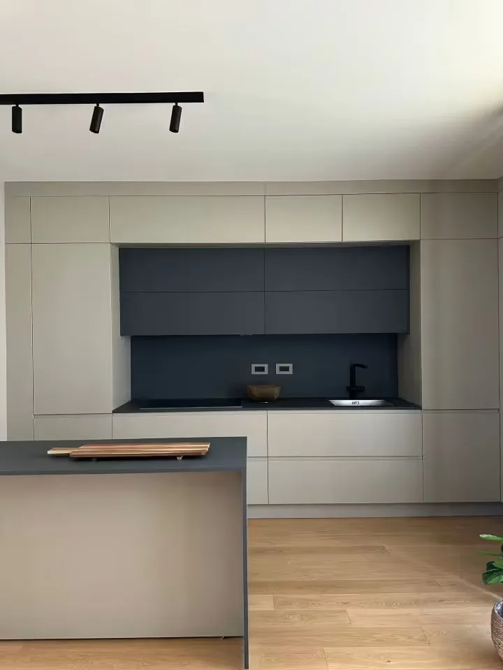 Dachgeschoss-Duplexwohnung, möbliert, mit Seeterrasse in Lugano-Zentrum