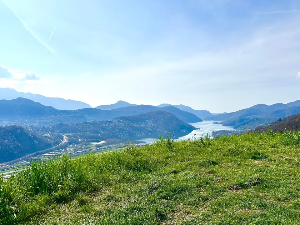 Terreno Edificabile con Vista Lago a Cademario - Con Progetto .