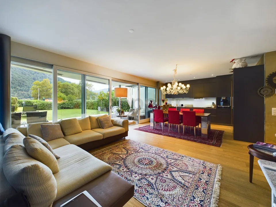 Appartamento 4.5  in bellissima posizione sul lago, PT con grande giardino / 4.5 Zimmer Wohnung in schöner Seelage, EG mit grossem Garten