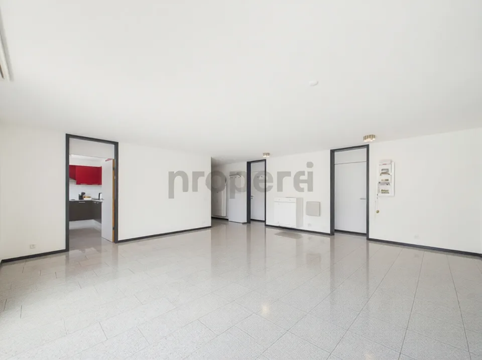 Spacious 4.5-room apartment in the heart of Castione - Strategic location and excellent exposure
