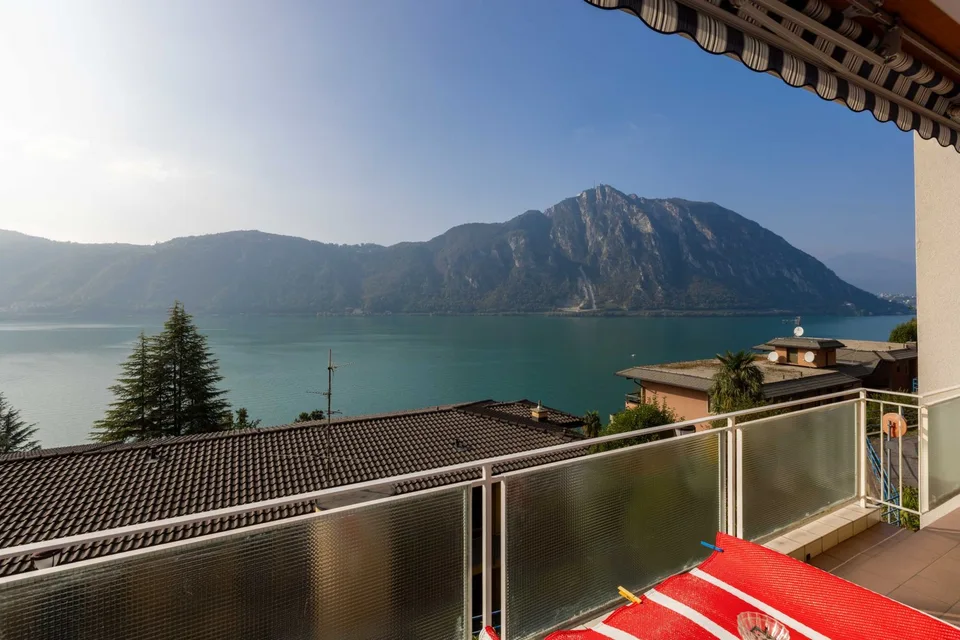 MERAVIGLIOSO TRILOCALE CON TERRAZZA VISTA LAGO A CAMPIONE