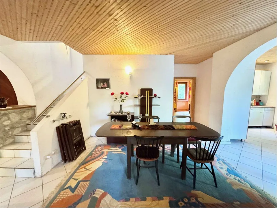Grande e curata casa di campagna in posizione tranquilla e soleggiata,