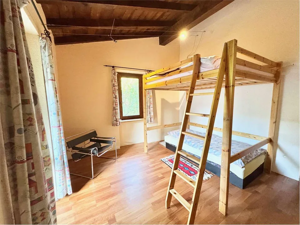 Grande e curata casa di campagna in posizione tranquilla e soleggiata, – foto 11 di 13