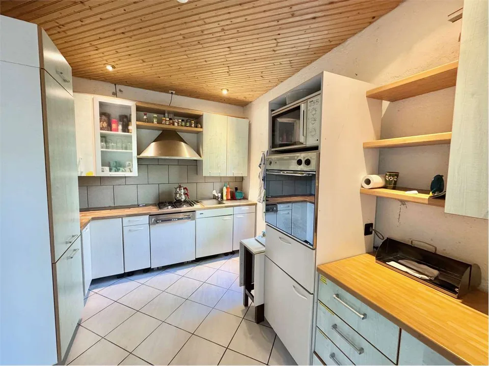 Grande e curata casa di campagna in posizione tranquilla e soleggiata,