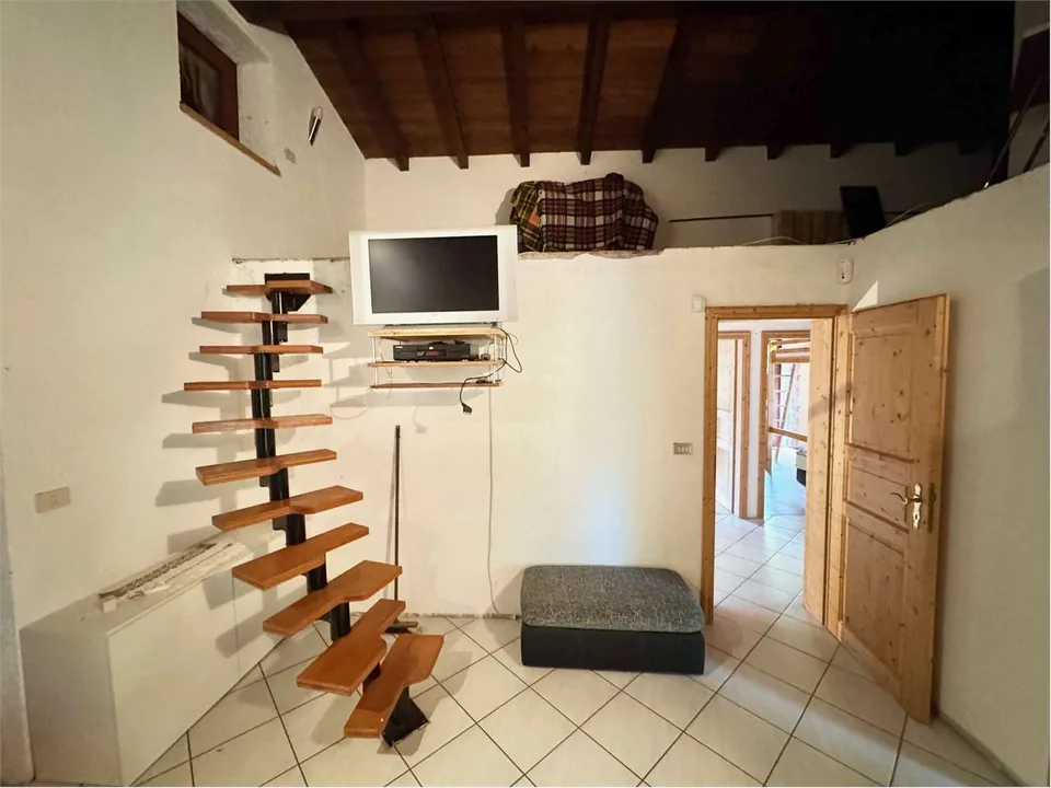Grande e curata casa di campagna in posizione tranquilla e soleggiata, – foto 13 di 13
