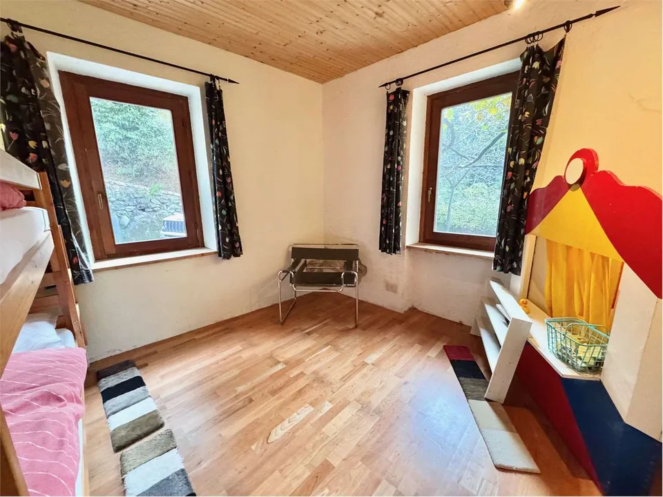 Grande e curata casa di campagna in posizione tranquilla e soleggiata, – foto 7 di 13