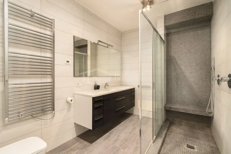 Elegante 190 m² Wohnung mit Seeblick und privatem Garten