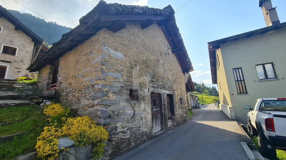 SOLEGGIATO, IN POSIZIONE TRANQUILLA