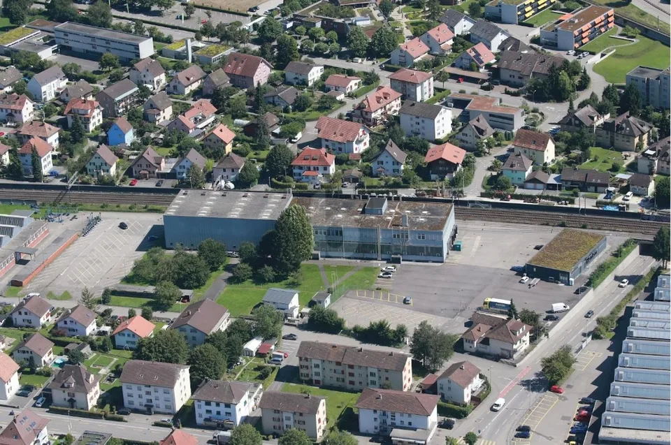 10 - 300 PLACES DE STATIONNEMENT EXTÉRIEURES DISPONIBLES