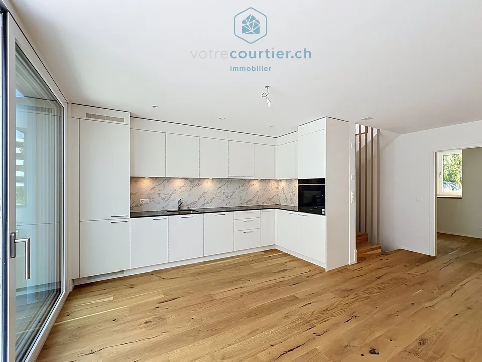Moderne Neubau-Villa mit Dachfirst und Garten - sofort verfügbar