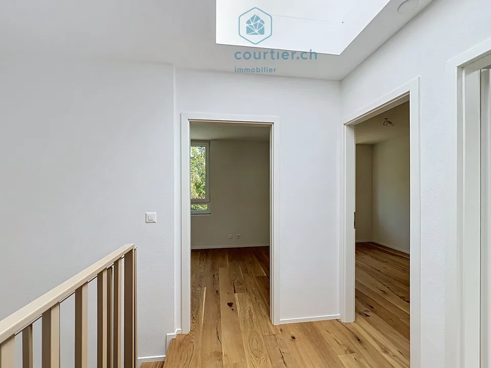 Villa contemporanea nuova con tetto a due spioventi e giardino - disponibile subito – foto 23 di 26