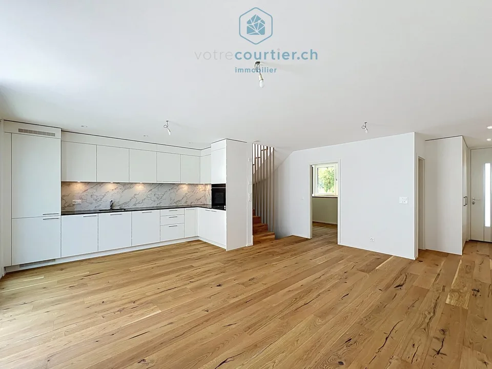 Moderne Neubau-Villa mit Dachfirst und Garten - sofort verfügbar