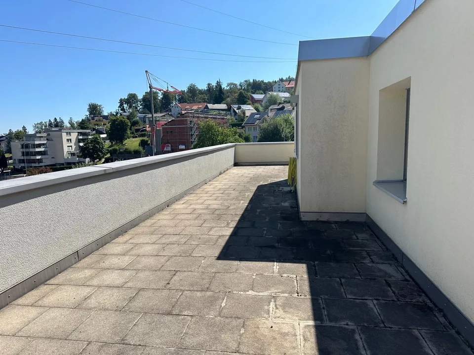 Elegante attico di 2½ locali con grande terrazza & vista panoramica a Grub AR