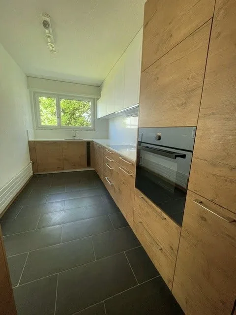 Großzügige und helle Wohnung mit Balkon in Zollikon – Im Walder 30