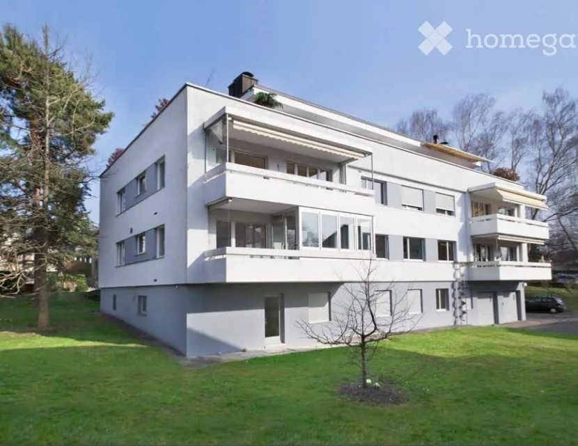 Großzügige und helle Wohnung mit Balkon in Zollikon – Im Walder 30