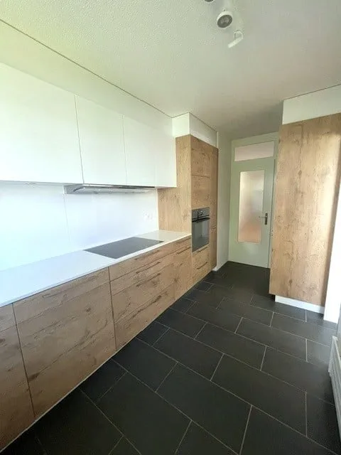 Großzügige und helle Wohnung mit Balkon in Zollikon – Im Walder 30