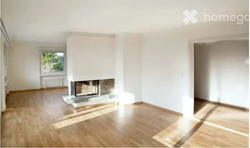 Großzügige und helle Wohnung mit Balkon in Zollikon – Im Walder 30