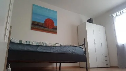 Camera in un appartamento condiviso di 3 persone, 15 minuti a HB ad Adliswil