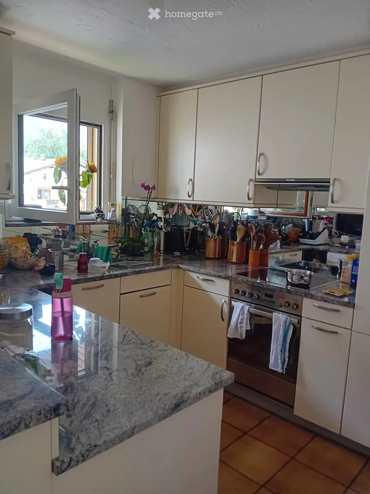 Appartement Duplex 5.5 Pièces à Susten à Louer
