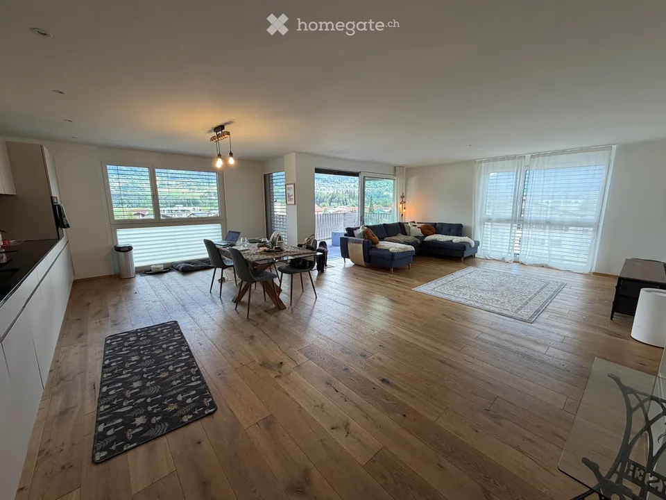 Appartement spacieux 4,5 pièces à Cazis – Construction neuve moderne avec vue imprenable