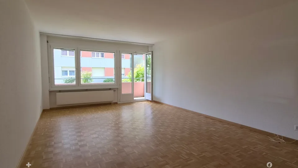 Grosszügige und helle 3-Zimmerwohnung mit Balkon im Gurzelenquartier