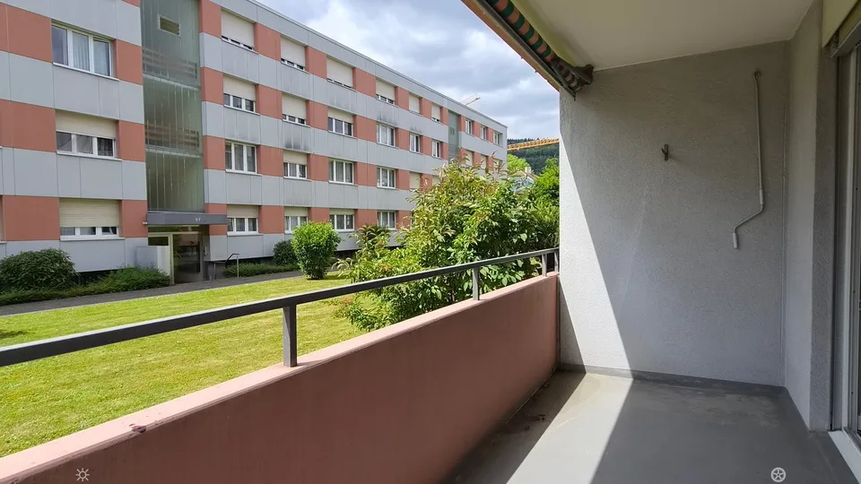 Grosszügige und helle 3-Zimmerwohnung mit Balkon im Gurzelenquartier
