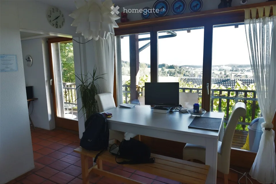 Calme, lumineux, vue grandiose, grand jardin, disponible à partir du 01.10.26 ou sur arrangement