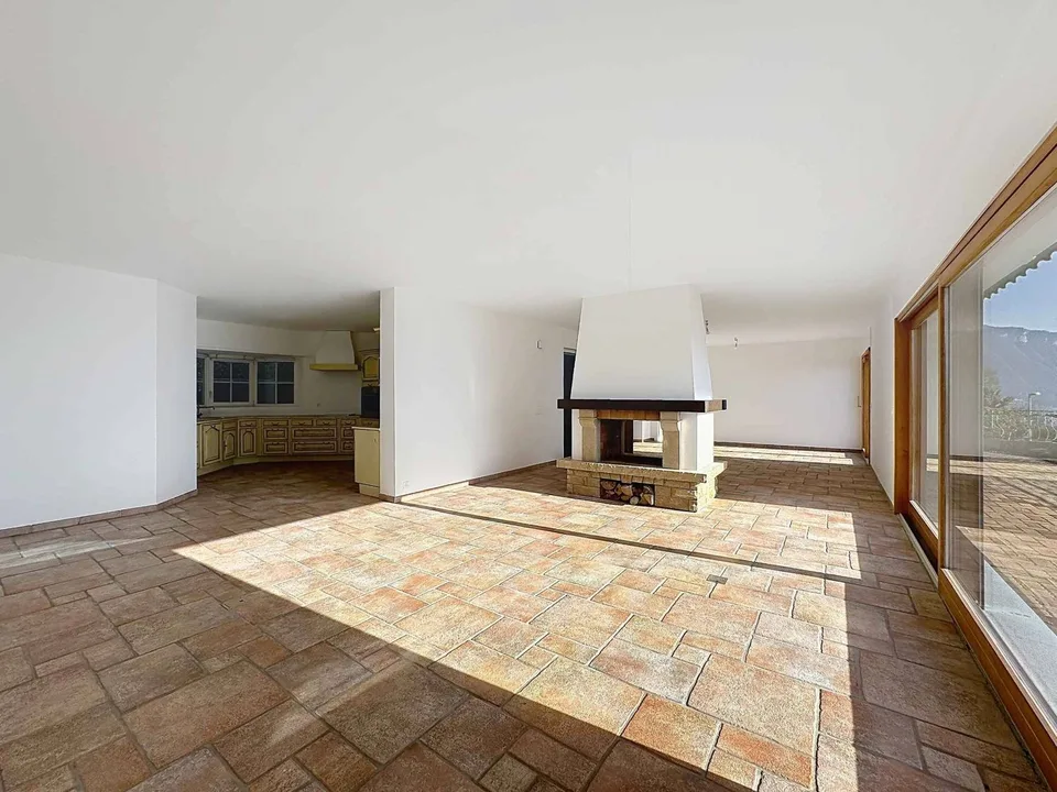 4,5 locali di 147 m2 con grande terrazza e giardino privato