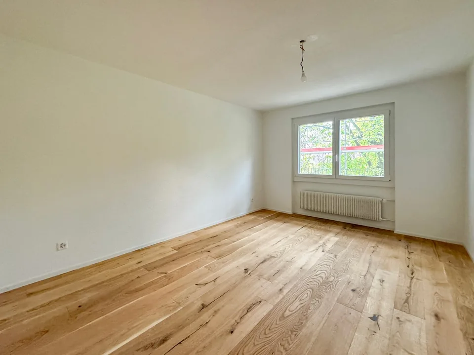 Zweitbezug nach umfassender Sanierung - Moderne 3.5-Zimmerwohnung mit zwei Balkonen –