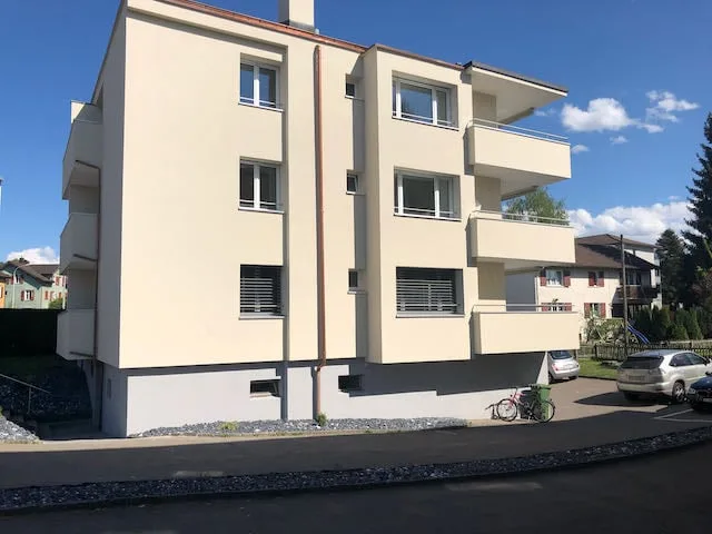Im Zentrum, Renovierte 3.0 Zimmer Wohnung, mit 2 Balkone