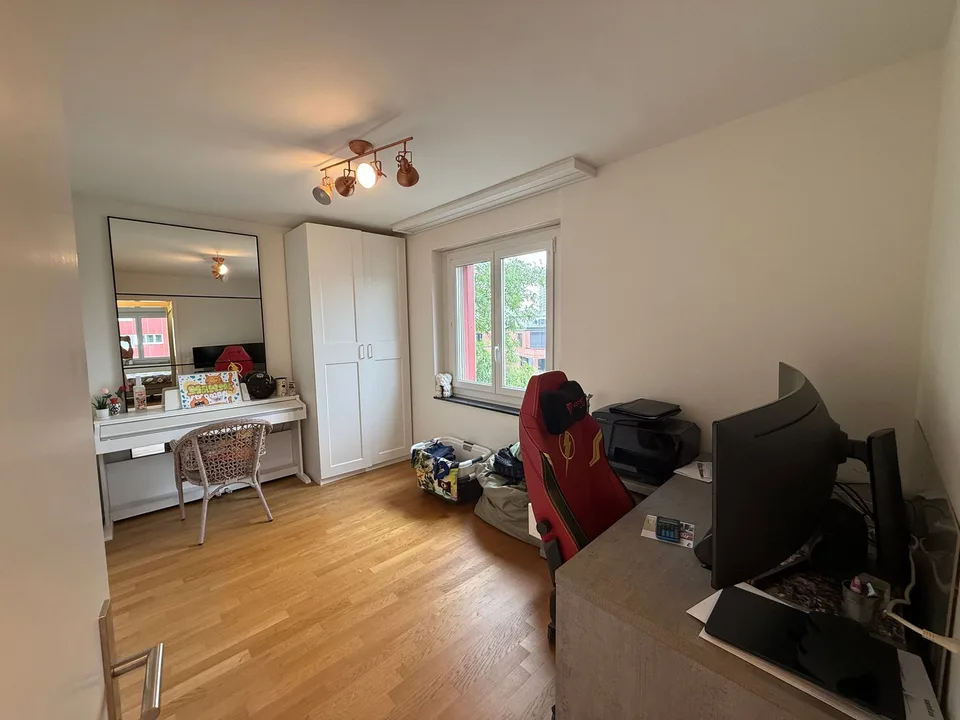 Helle 3.5 Zimmer Wohnung mit Balkon in Regensdorf per 1. Sept. mieten