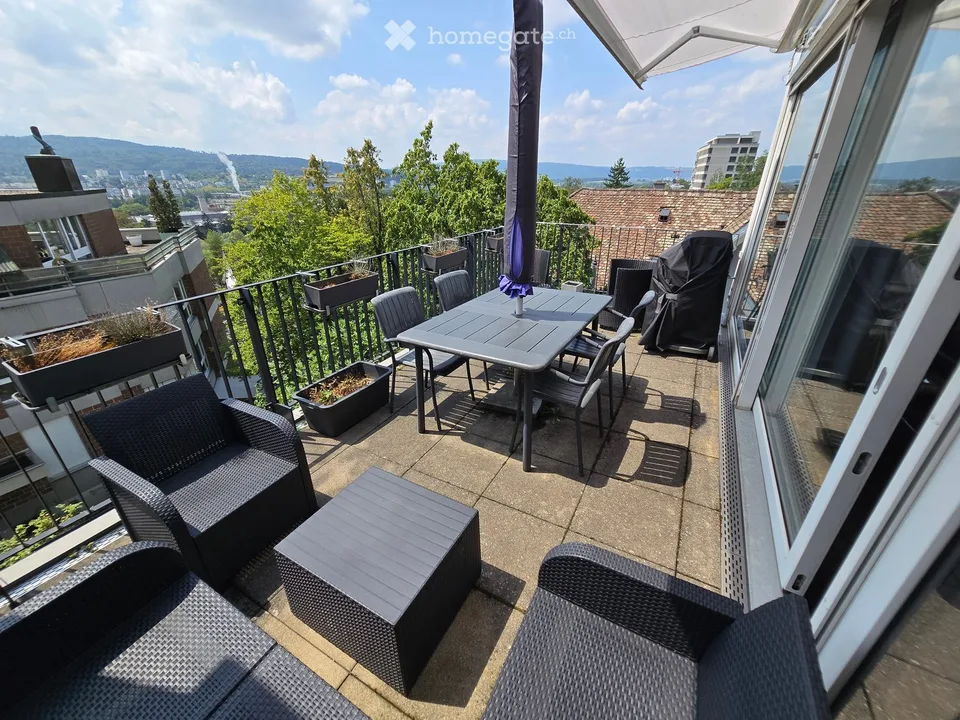 Moderne 4.5-Zimmer-Duplexwohnung mit grosser Terrasse