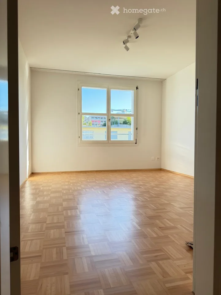 Appartement de 2,5 pièces fraîchement rénové à Zürich-Albisrieden à louer !