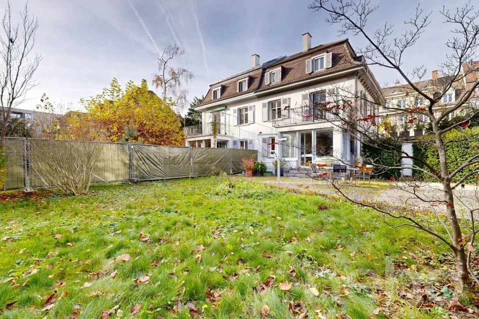 Neubau: Geräumige 2.5-Zimmerwohnung an zentrumsnaher Lage