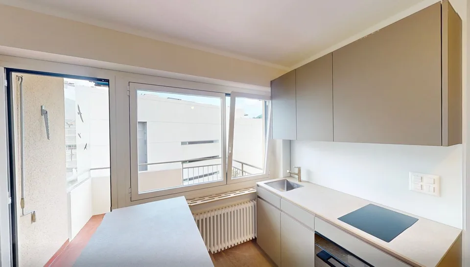 Studio attico top-moderno con vista lago e parcheggio