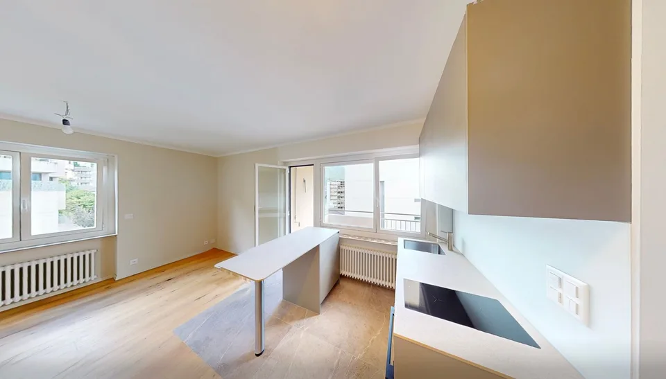 Studio attico top-moderno con vista lago e parcheggio