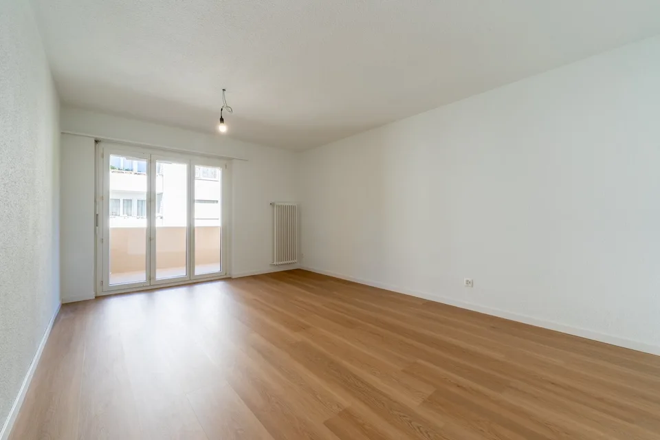 Helle 4.5-Zimmer-Wohnung mit Balkon in ruhiger LAge