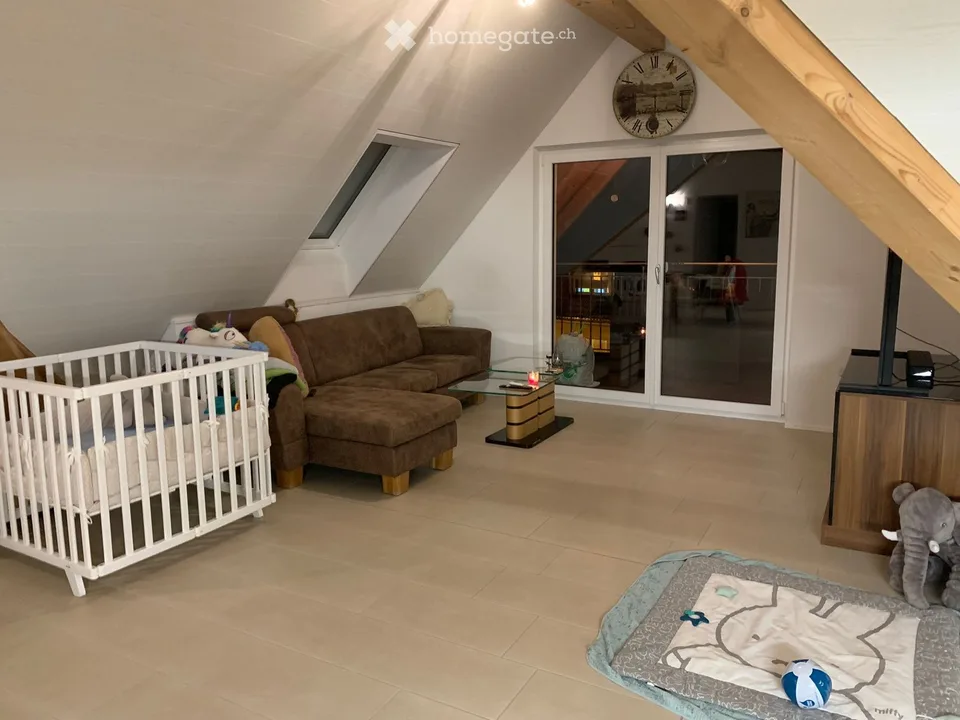 Charmante 4-Zimmer-Dachgeschosswohnung in Kefikon ZH mit sehr schöner Aussicht