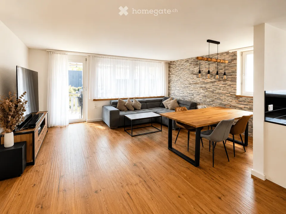 Moderne 4.5-Zimmer-Eigentumswohnung mit Südwest-Balkon und hochwertigem Innenausbau.