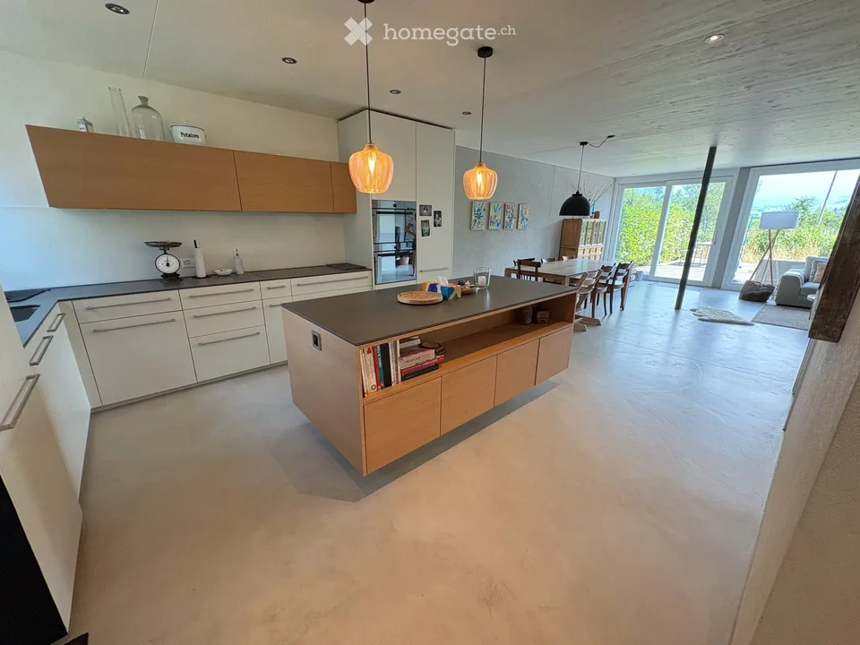 Geräumiges 6.5-Zimmer-Reihenhaus zu vermieten/Spacious 6.5-Room Row House for Rent