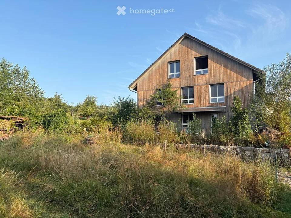 Boutique-Stil 5,5-Zimmer-Doppeleinfamilienhaus / Boutique style 5.5-Room Semi-Detached House