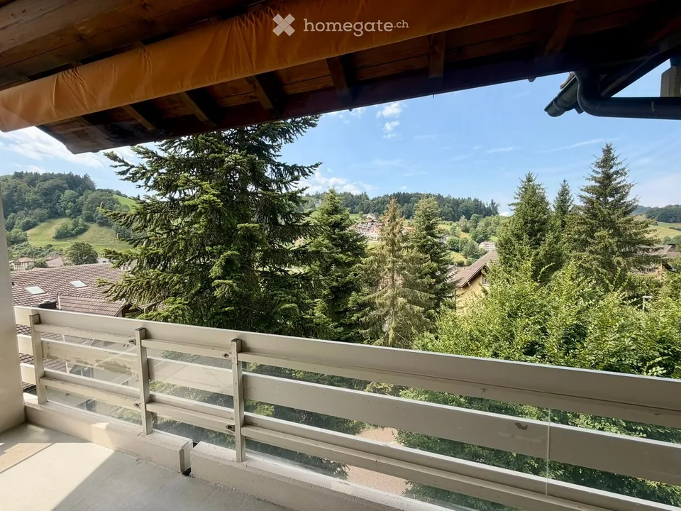 Helle 4.5-Zimmer-Wohnung mit Balkon und grossartiger Aussicht