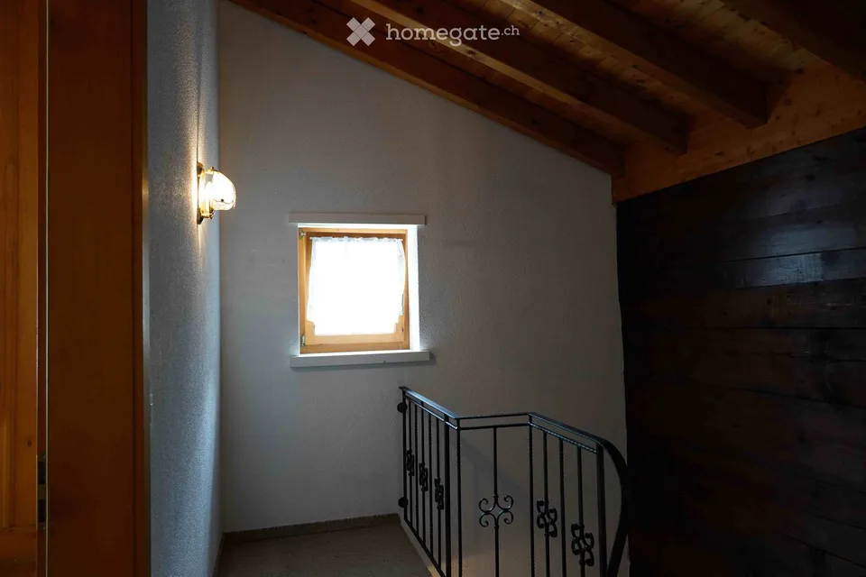 Charmante 3.5-Zimmer-Dachwohnung im Altbau an der Perlstrasse 6 in Schwanden GL