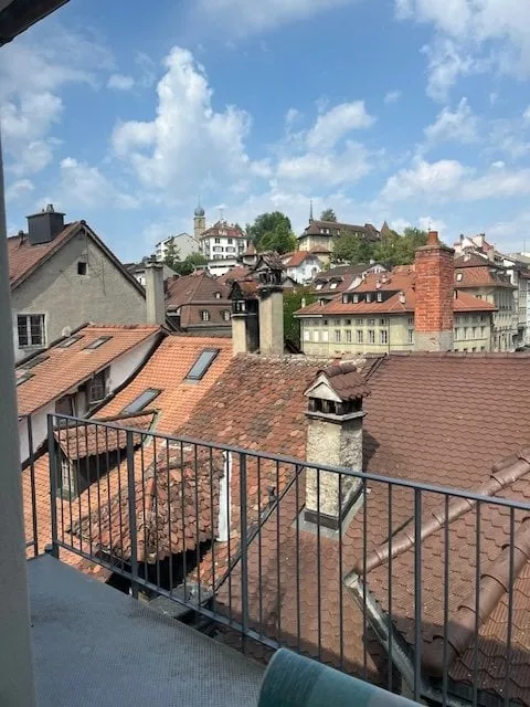Appartement charmant, Rue des Epouses, 4ème étage,