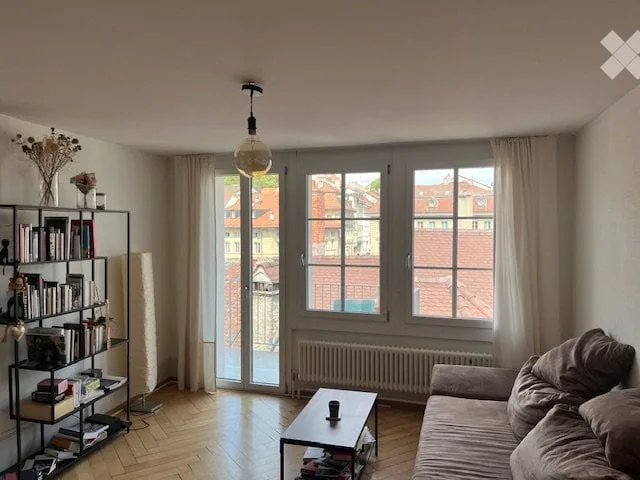 Appartement charmant, Rue des Epouses, 4ème étage,