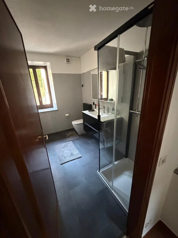 Wohnung mit 4 Zimmern, Kamin und Balkon/Loggia in Carabbia