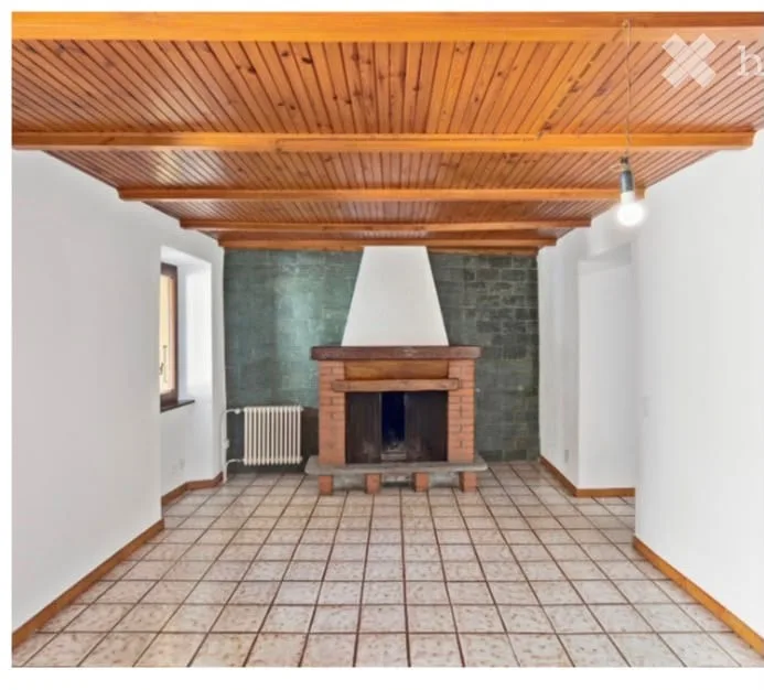 Wohnung mit 4 Zimmern, Kamin und Balkon/Loggia in Carabbia