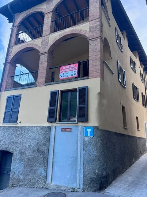 Appartamento di 4 locali con camino e balcone / loggia a Carabbia