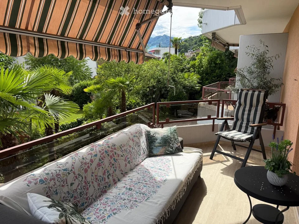 Mediterranes Wohnen am Lago Maggiore: möblierte 3.5-Zimmer-Wohnung mit Pool in Muralto