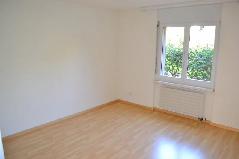 3 1/2 - Zimmer-Parterre-Wohnung mit grossem Gartensitzplatz